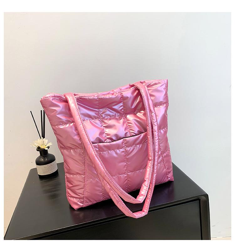 

2024 autumn new beautiful women s bag large capacity portable women s bag square leisure shoulder bag foreign style small square bag рожевий