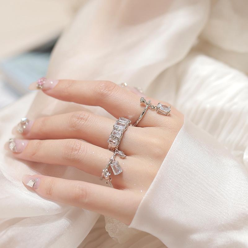 Vit Månsken Öppen Iskristall Ros Blänkande Diamant Tre-delad Ring Nischad Designkänsla Avancerad Känsla Lätt Lyx Zirkon Kvinnor