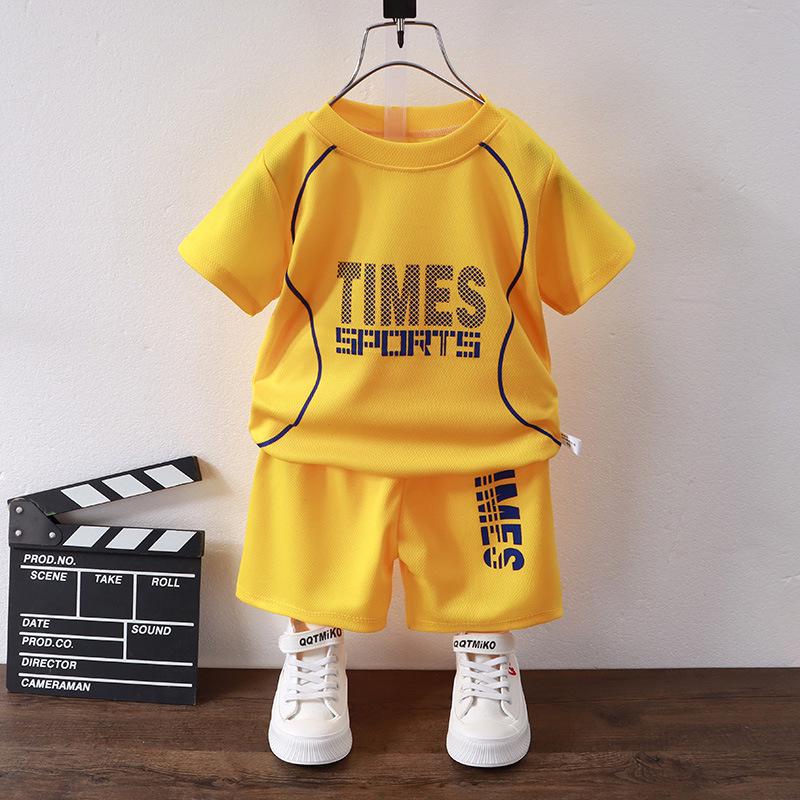 Schnelltrocknendes Kinder-Sportbekleidungsset aus Kurzarmtrikot und Shorts für Jungen und Mädchen