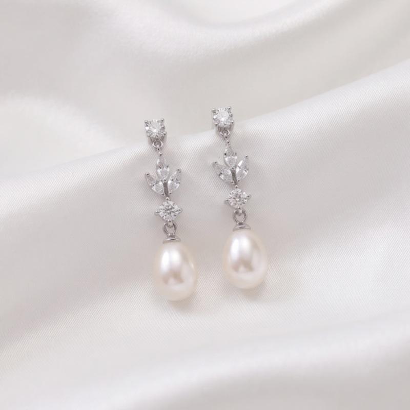European and American Pearl Zircon Earrings Women's Flower Light Luxury Temperament Elegant Imitation Pearl Ear Jewelry