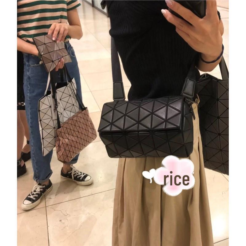 Women's Geometric Diamond Pattern Round Crossbody & Waist Bag