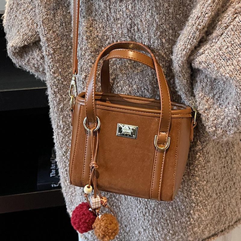 Fashion Casual Messenger Bag 2025 Autumn New Niche Trendy Portable Bucket Bag Simple Shoulder Bag Underarm Bag