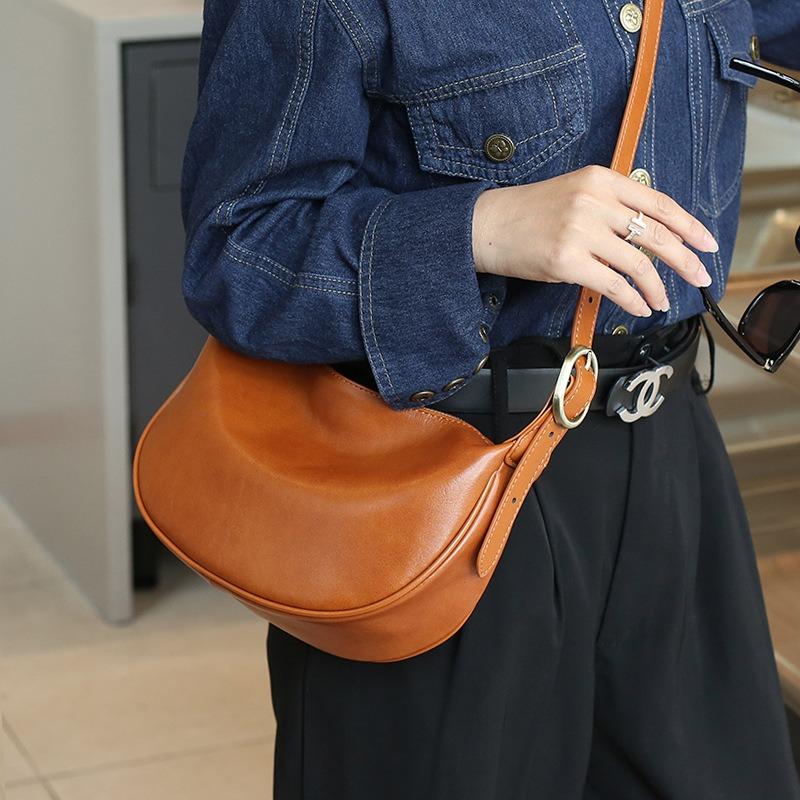 Messenger Bag aus Rindsleder der ersten Schicht, neue Damentasche, Retro-Pendler-Umhängetasche, große Kapazität, vielseitige Knödeltasche