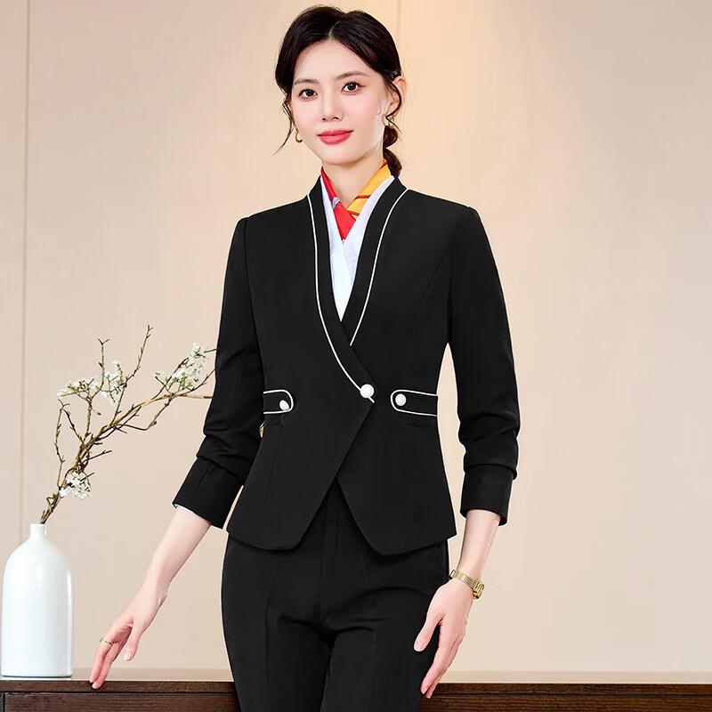 

Женский профессиональный костюм для сферы услуг S