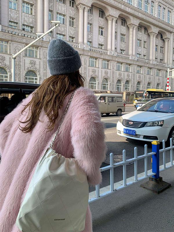 Faux Fur Coat Loose-Fit Faux Fur Jacket Women's Long-Length Coat with Oversized Collar for Fall/Winter