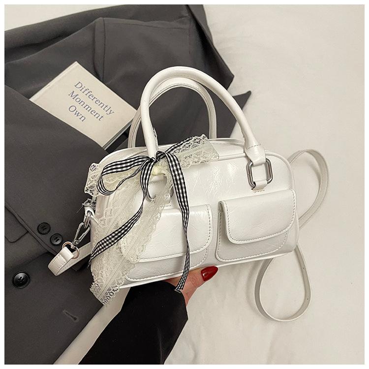 

Korean version niche underarm bag women s 2025 new fashion versatile handbag retro simple casual lightweight messenger bag белый