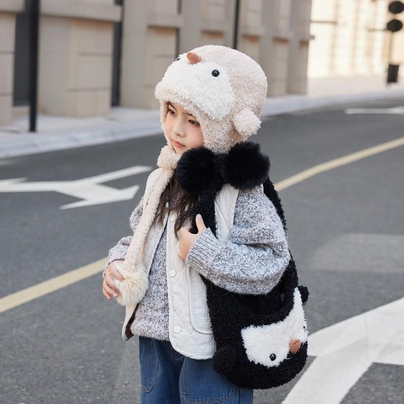 Niedliche Pinguin-Strickmütze für Kinder aus flauschigem Polyestermaterial für kaltes Wetter und wärmt den Kopf