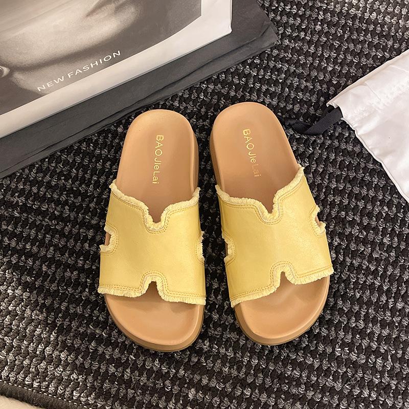 

Summer new thick-soled slippers women s soft-soled color matching fashion beach one-pedal British versatile outer sandals 40 жёлтый