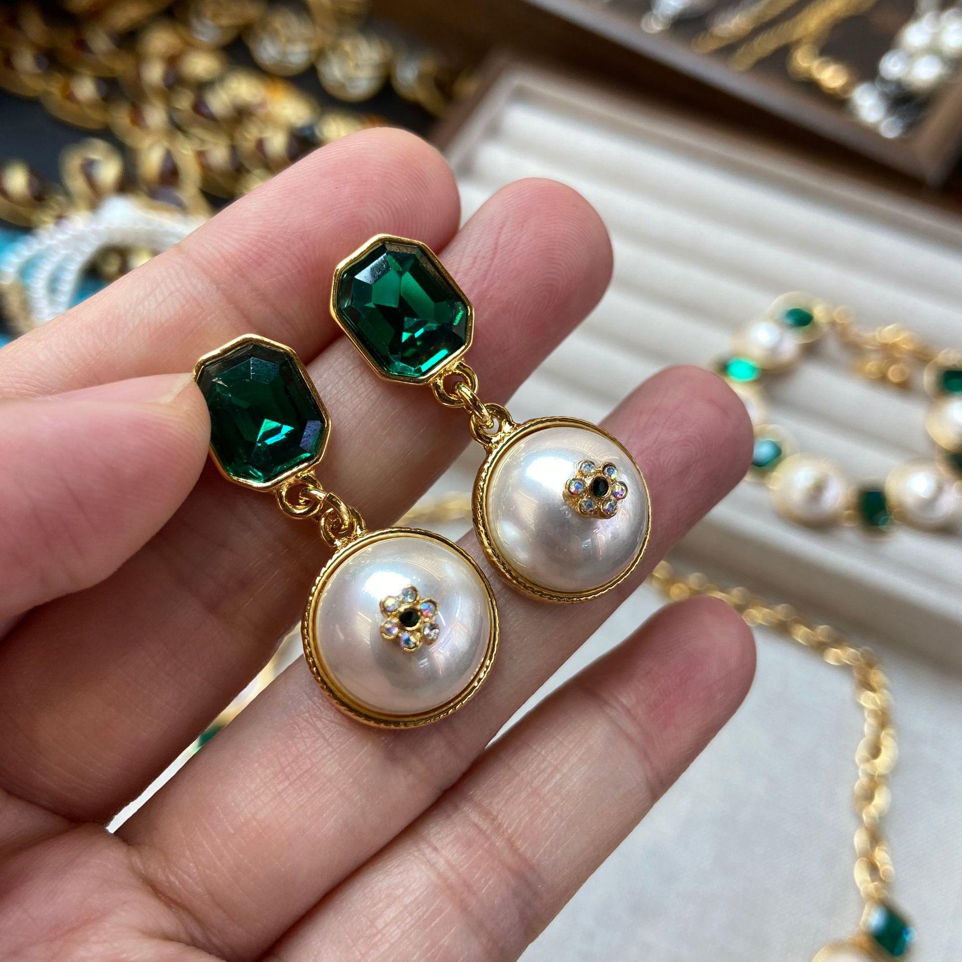 

Green Rhinestone Stud Earrings Bracelet Necklace Femininity Gentle Jewelry Set