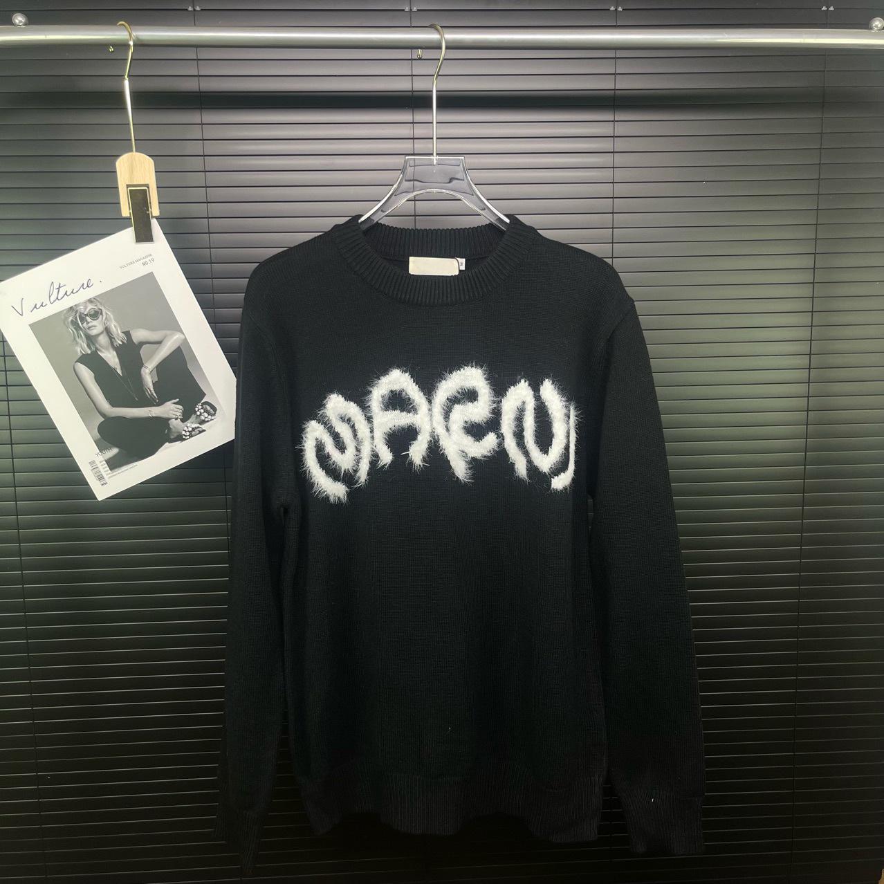 

Unisex Round Neck Knit Wool Sweater with Jacquard Letter Pattern - Long Sleeve M чорний