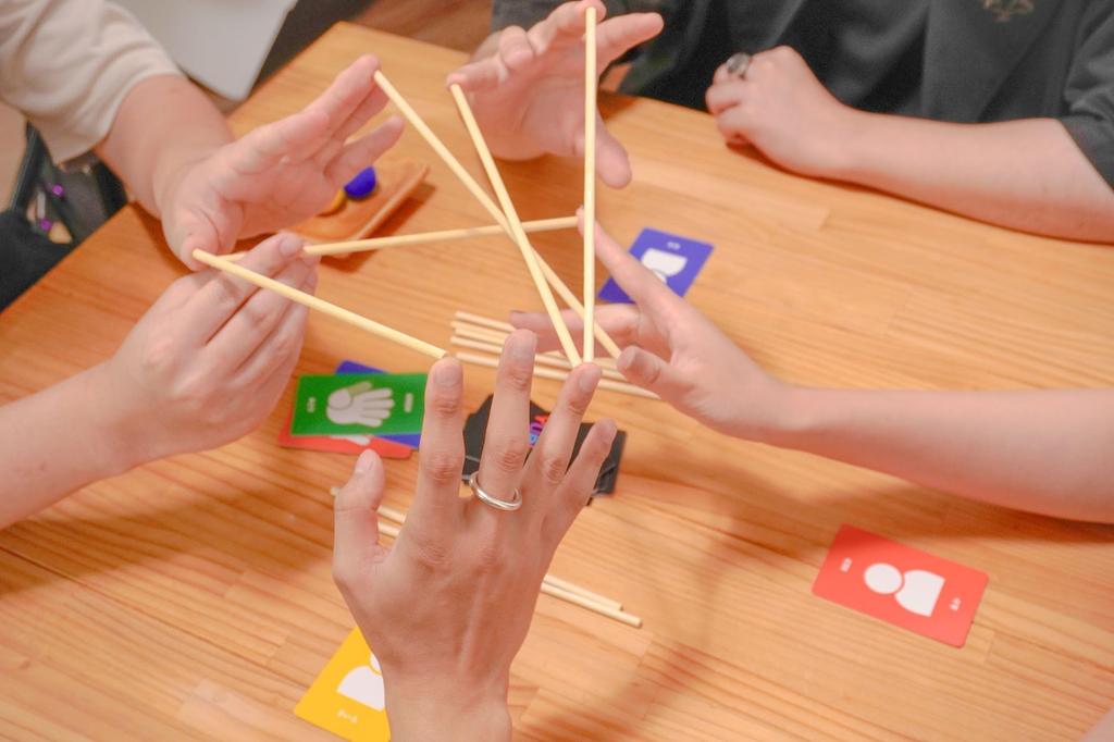 JELLYJELLYGAMES YUBIBO Finger Balance Game for Ages Cooperative Game 2-8 Players, 6+,