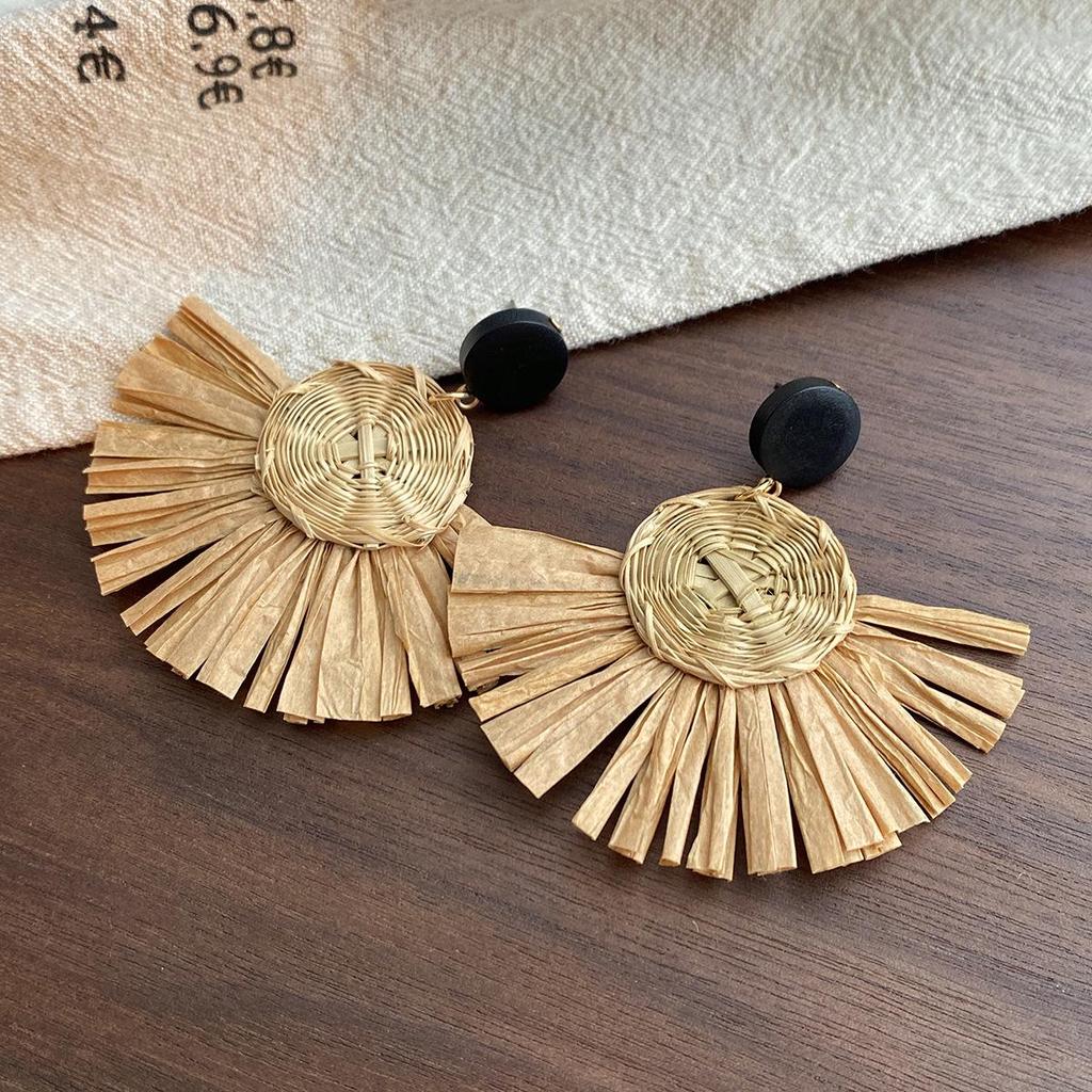 European Retro Geometric Raffia Earrings: Vacation-Style Wooden Hollow Long Accessories for Women