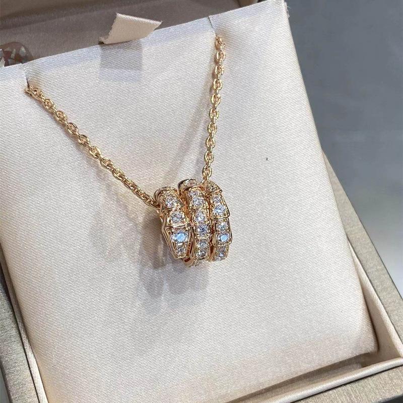 V Gold Material High Quality, Diamonds Full of Diamond Collarbone Chain, European and American Luxury Style