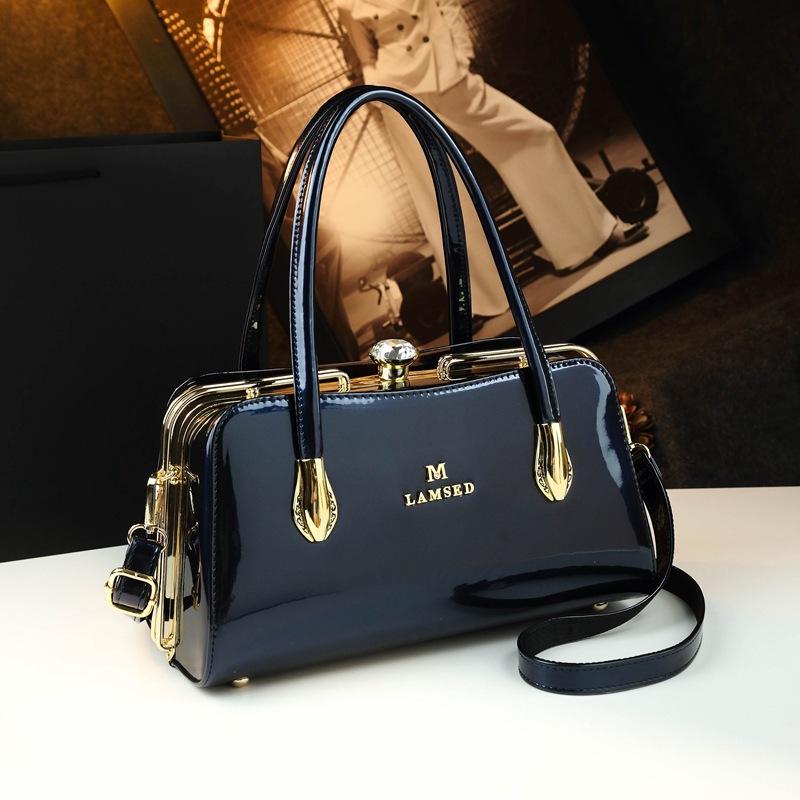 Fashionable Leather Women s Bag With Versatile Styling 2026 New Model