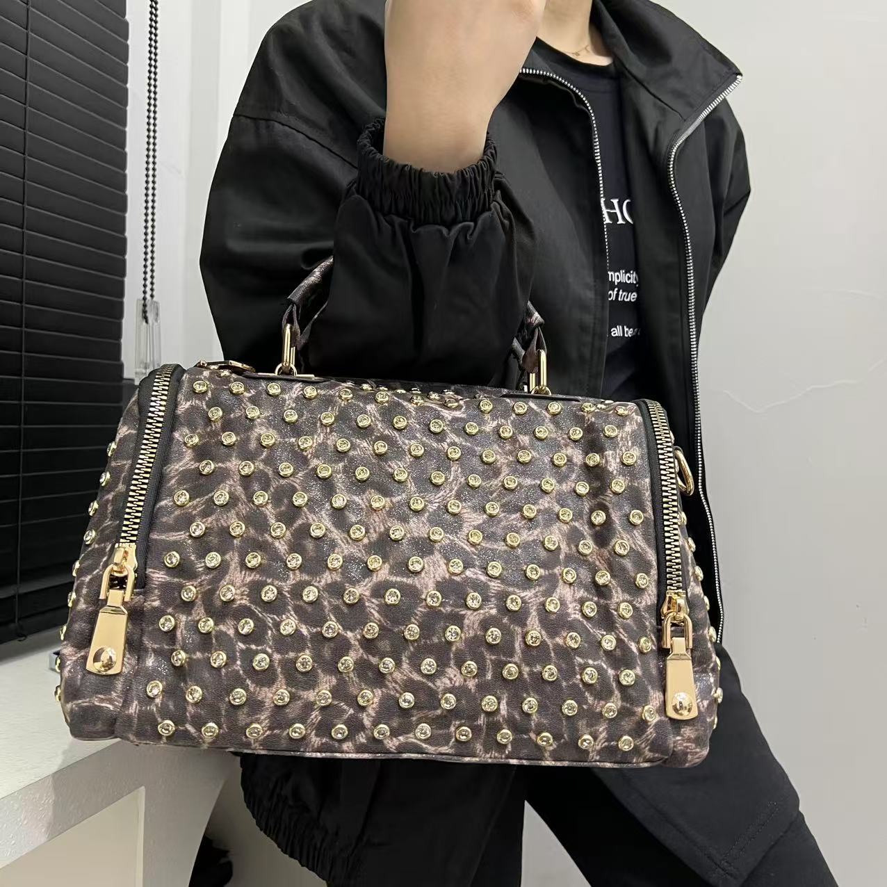 Modische Damen-Handtasche mit Temperament, vollbesetzt mit Diamanten, Elegante und luxuriöse Sternenhimmel-Umhängetasche braun