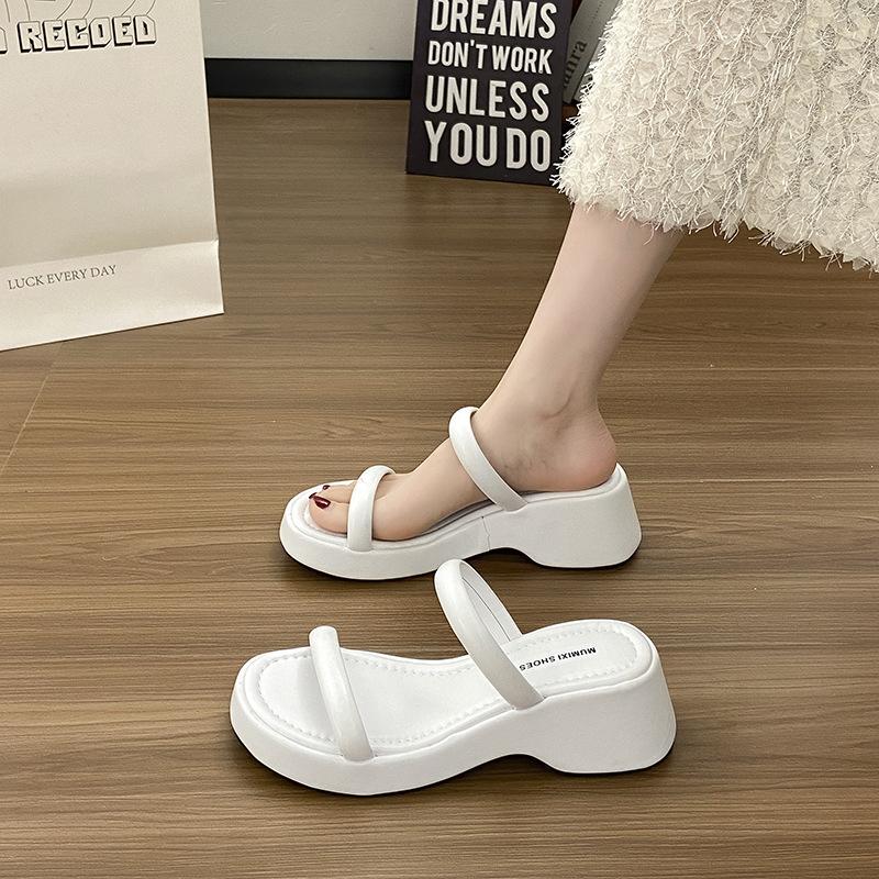 2025 Korean version of summer new fashion one-word slippers platform muffin shoes open-toed cool slippers
