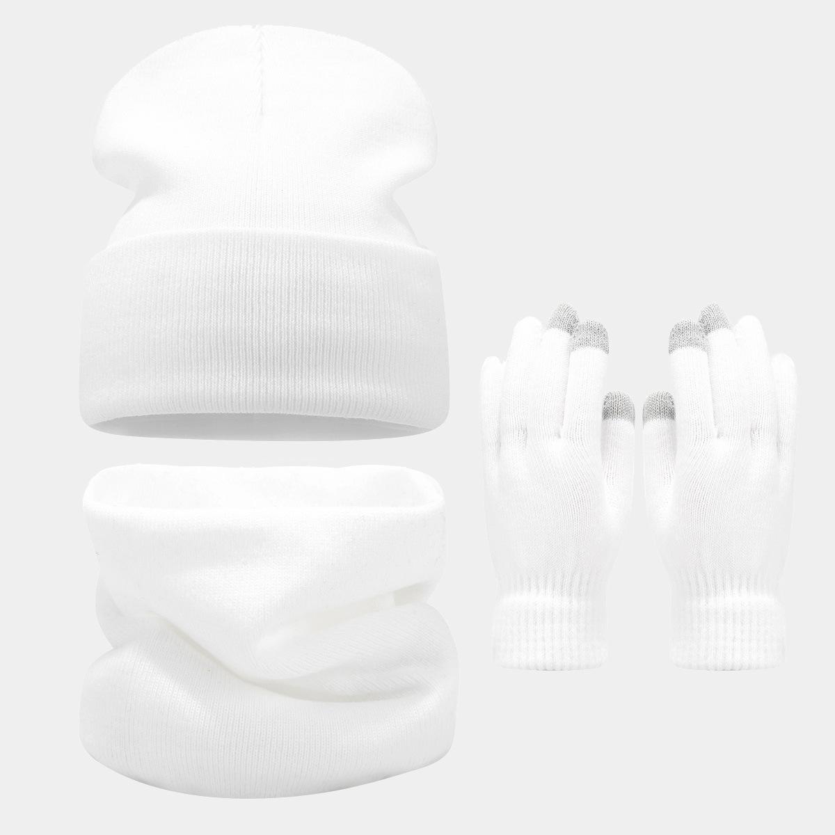 

Модный комплект оверсайз шапка, шарф и перчатки: Зимнее тепло на открытом воздухе с дизайном, стройнящим лицо