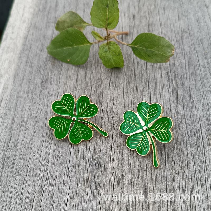 

Значки Счастливый четырехлистный клевер Должен сдать каждый экзамен Брошь Аксессуары для лучшего друга Подарок на выпускной сезон для студента Японские и корейские значки 1pcs зелёный