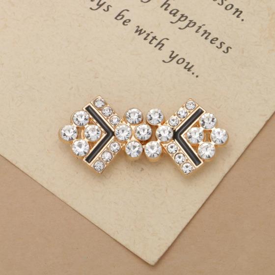 

1 Pair Alloy Cardigan Collar Clips Holder Women Decor Crystal Cape Cloak Clasps Fasteners Buckle Brooch Clip