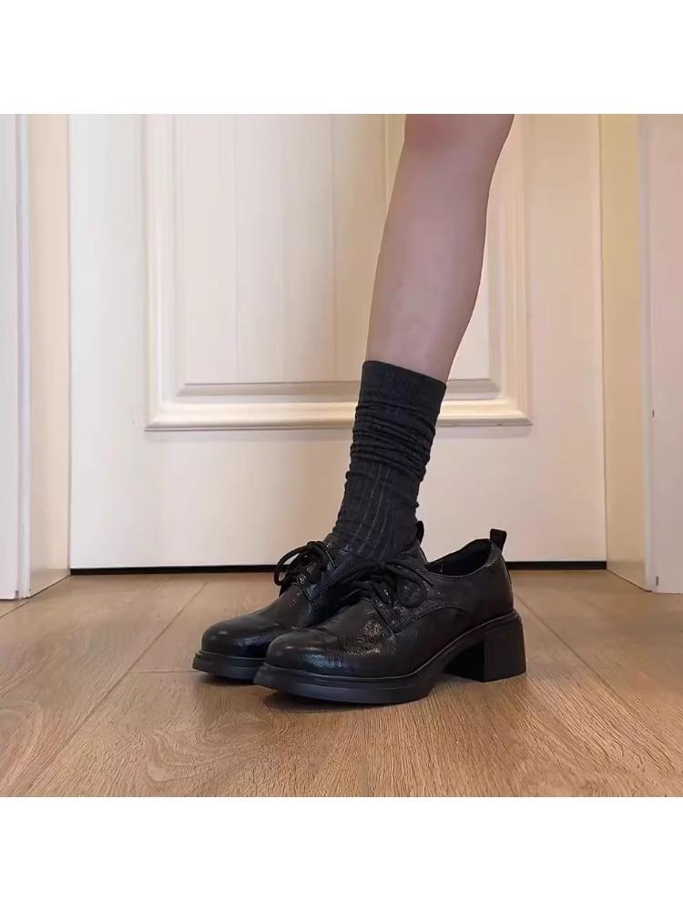 Platformy z grubym obcasem retro mokasyny damskie wiosna 2026 zaokrąglony nosek sznurowane małe skórzane buty brytyjski styl buty wsuwane