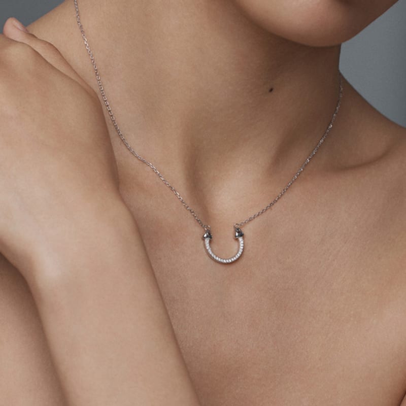 

amidibloom arrow C necklace gold plated