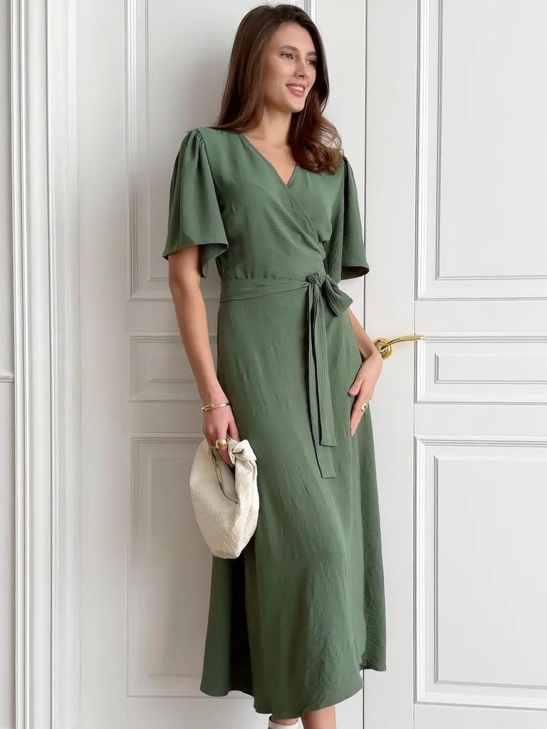Elegant V-Neck Summer Evening Dress with Cinched Waist and Slit, Short Sleeve
