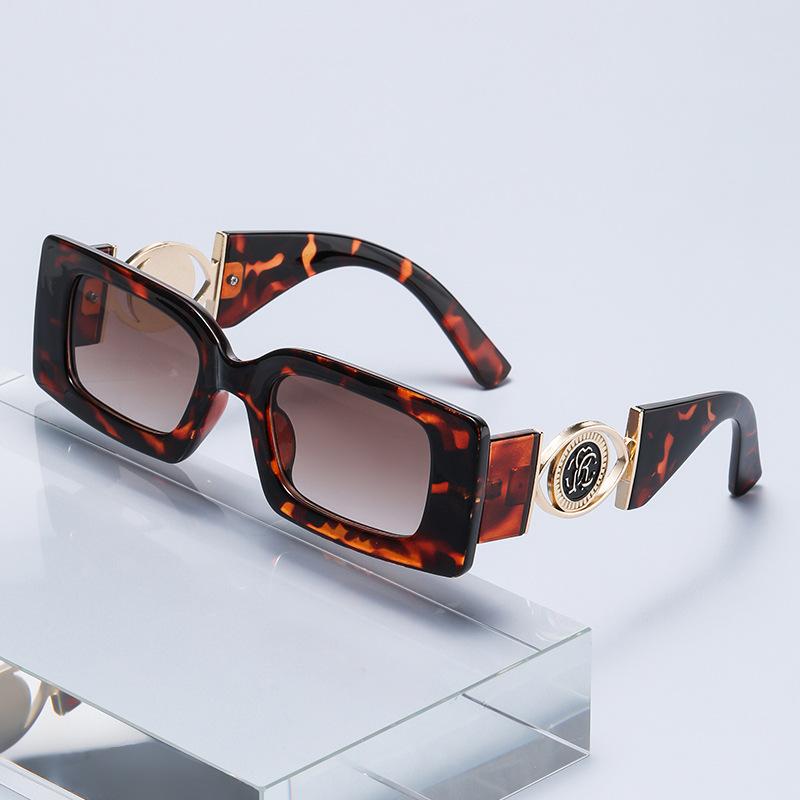 New Square Small Frame Sunglasses For Women Street Photography Glasses Fashion Square Modern Sunglasses Jh3033