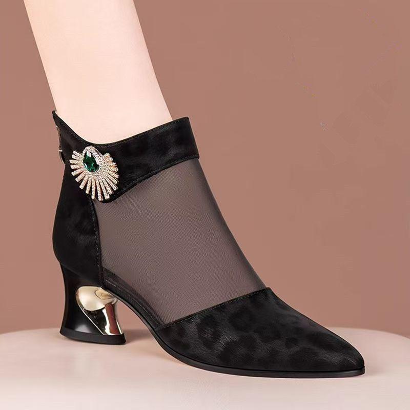 2025 Elegantní síťované boty a sandály s kamínky se špičatou špičkou a středním podpatkem pro ženy v nadměrných velikostech