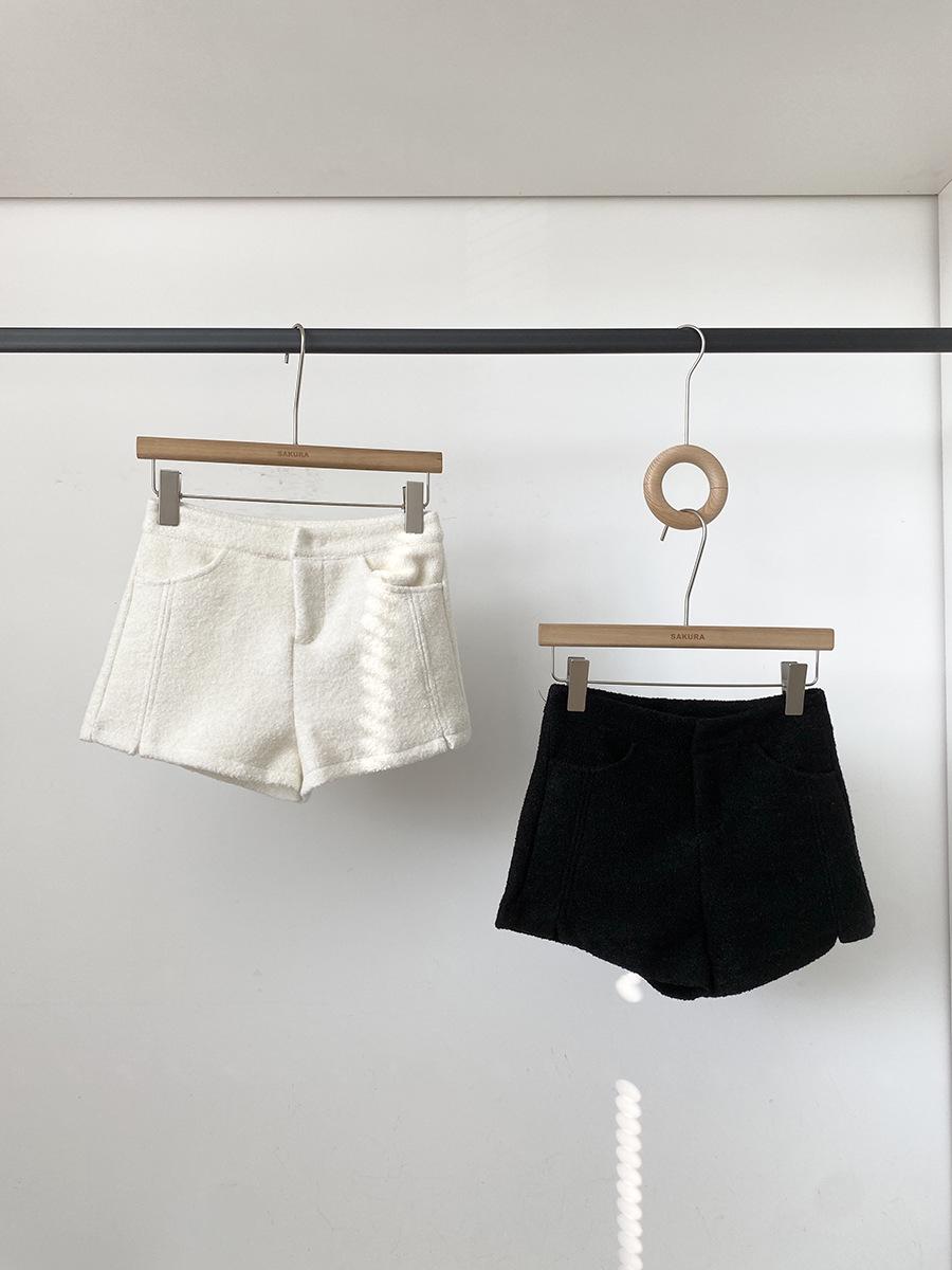 

Women s Slimming High-Waisted Woolen Shorts - Autumn/Winter 2025 Hip-Hugging Hot Girl Commuter Style Extra Large чорний