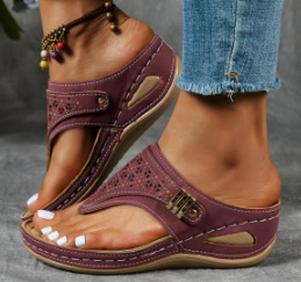2024 Summer Women's Plus Size Round Toe Thick Sole Fashion Sandals - Solid Color & Hollow Out Thong Style