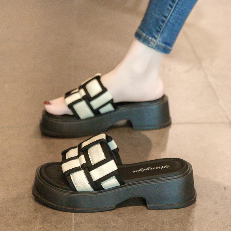 Thick Bottom Heightening Fashionable Versatile Cool Slippers Women's Outer Wear 2025 Summer New Models Step On Shit Feeling Comfortable Casual On