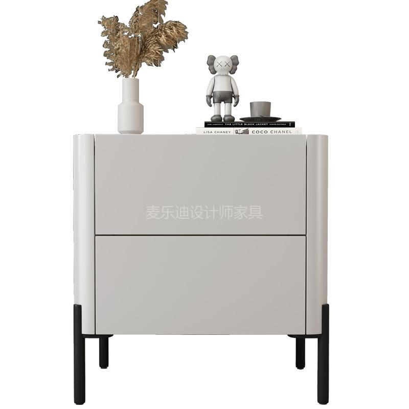 Włoska minimalistyczna szafka nocna nowoczesna minimalistyczna szafka do przechowywania lekka luksusowa designerska nordycka sypialnia wysokiej klasy szafka nocna