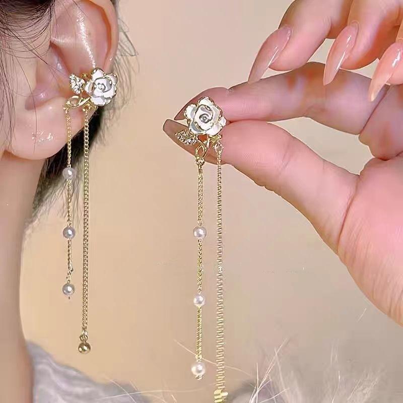 Fashion ear clips without ear piercings, advanced sense, cold wind design sense, personalized earrings, women's sweet and cool versatile butterfly