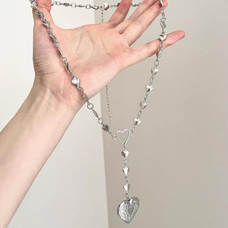 Romance Heart Shaped Locket Clavicle Chain Necklace with Delicate Locket Detail Stylish Alloy Accessory