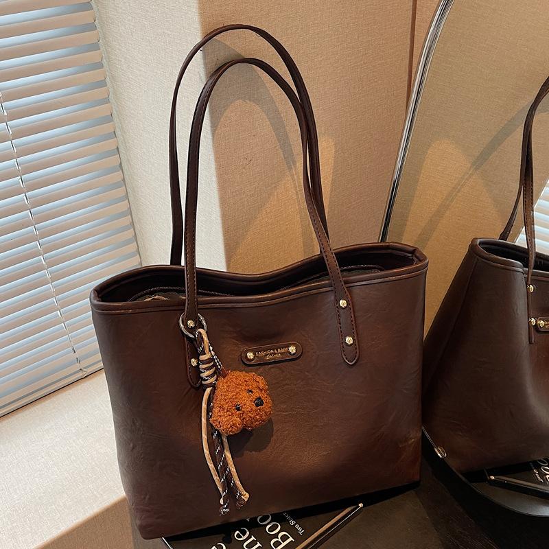 This Year's Popular Fashion Versatile Big Bag Women's 2025 New Retro Shoulder Bag Large Capacity Commuter Tote Bag