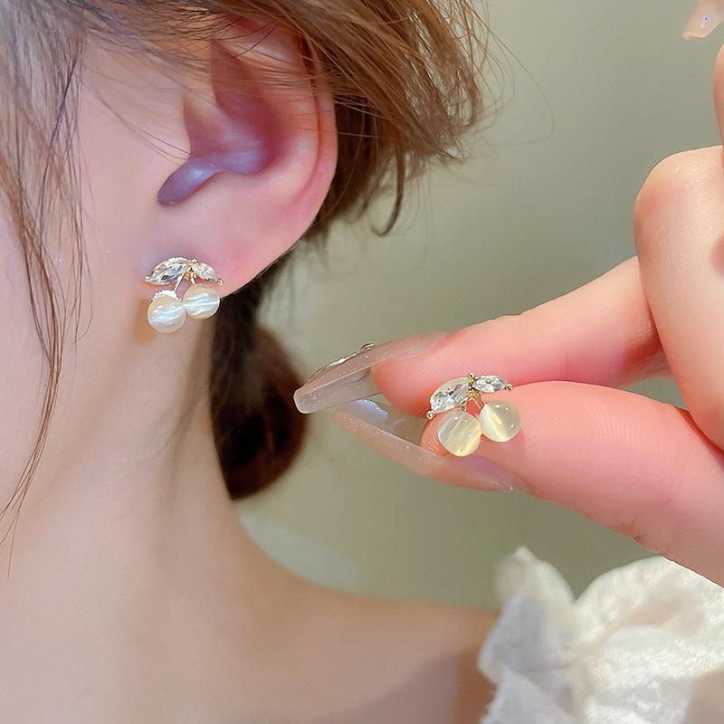 Sweet Cherry Earrings for Women Red Cherry Fruit Stud Earring Cute Girl Simple Exquisite Edition Luxury Designer Zircon