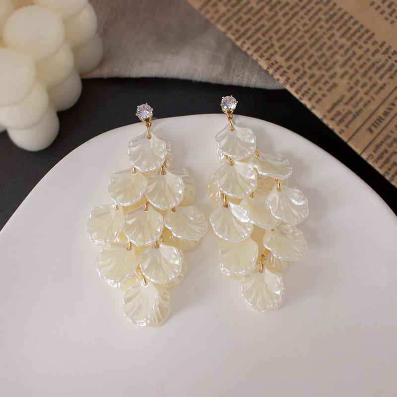French Long Mother Of Pearl Clip On Earrings Exaggerated Fringed Flower Design Elegant Petals For Non Pierced Ears