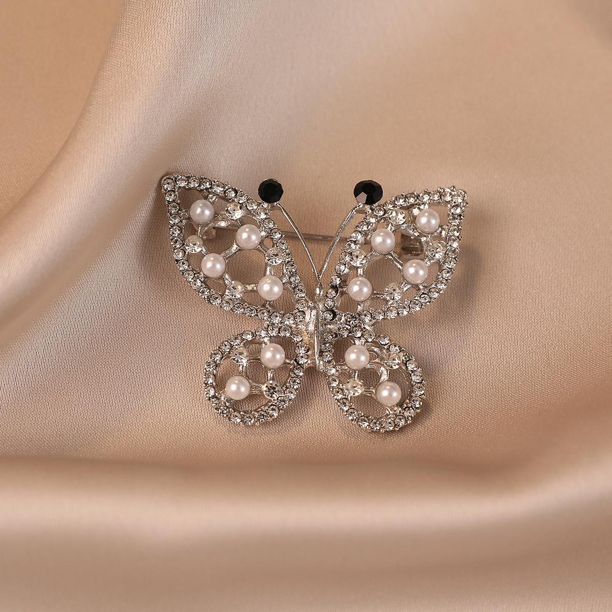 

Butterfly Brooch Elegant Design with Rhinestones and Pearls Decorative Pin for Clothing Accessories Jewelry Gift