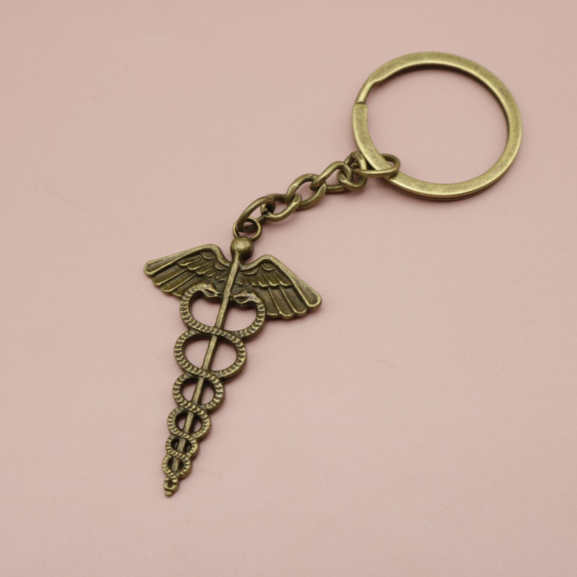 

Популярные ювелирные изделия, простая трость с двойной змеей, медицинский символ, брелок, кулон one size