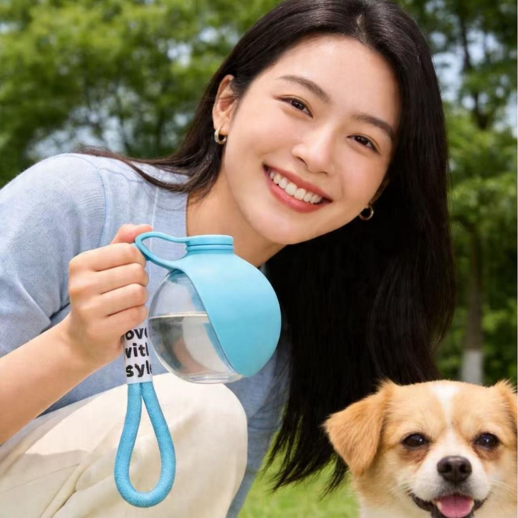 2IN1 Hundewasserflasche mit abnehmbarer Silikonschale 285ml Auslaufsichere Trinkflasche Katze Hund Outdoor Tragbare Wasserspender