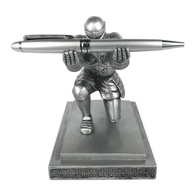 Creative Home Decoration Desktop Executive Knight Pen Holder Stander with a Pen