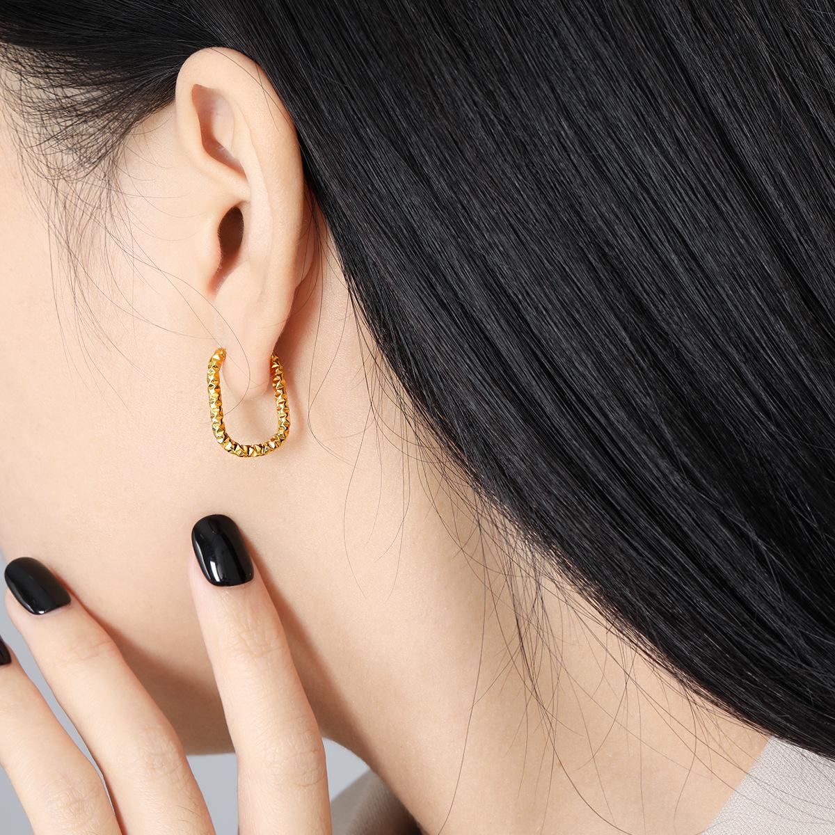 

Korean-Style O-shaped Sterling Silver Ear Cuff: High-End, Fashionable, and Versatile Titanium Steel Earrings for Women