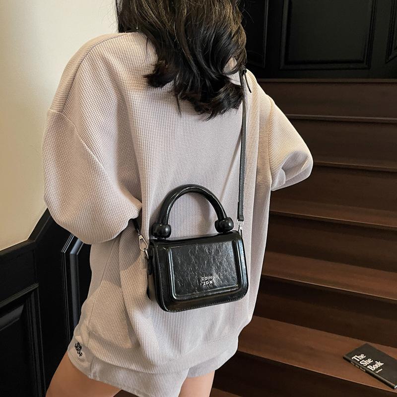 Simple and High-end Portable Small Square Bag 2025 Spring and Summer New Niche Trend Fashion Casual Versatile Shoulder Women's Bag