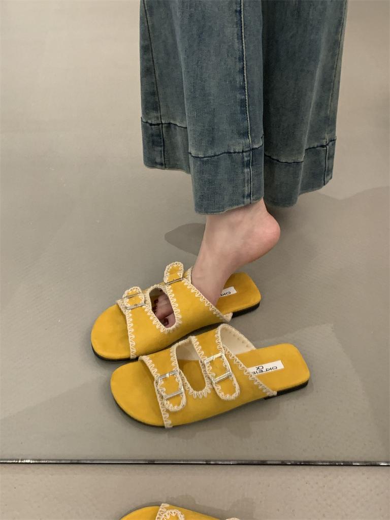 Dam 2025 nya sommar koreansk version bältesspänne strand öppen tå platt botten en-ords svala tofflor med mjuk botten