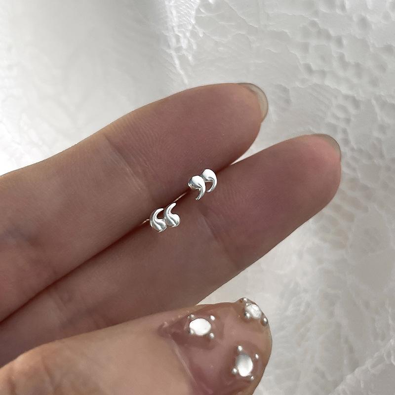 

Love star screw mouth earrings women s niche simple ins wind ear jewelry 925 sterling silver high-end temperament earrings a pair of 925 silver