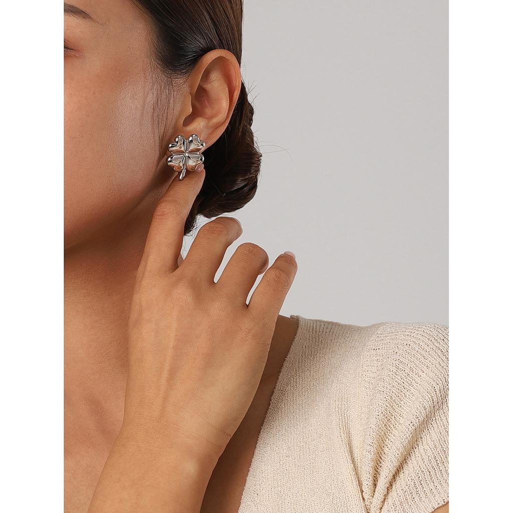 18k gold stainless steel/four-leaf clover earrings ins wind unique design sense split left and right titanium steel earrings