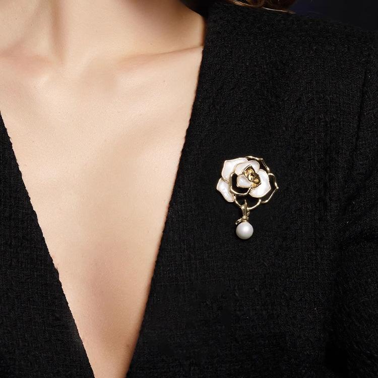 Imitation Fritillary Camellia Brooch High-End Female Luxury Temperament Pearl Brooch Niche Design Pin Suit Accessories