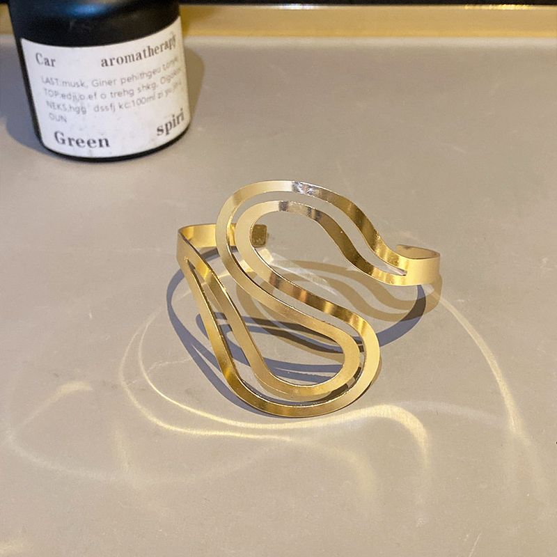 Style Special-Interest Design Snake-Shaped Armband Fashion, Personalized and Exaggerated Simulated Snakes Bracelet Metal Sweet Cool Sexy Arm Chain