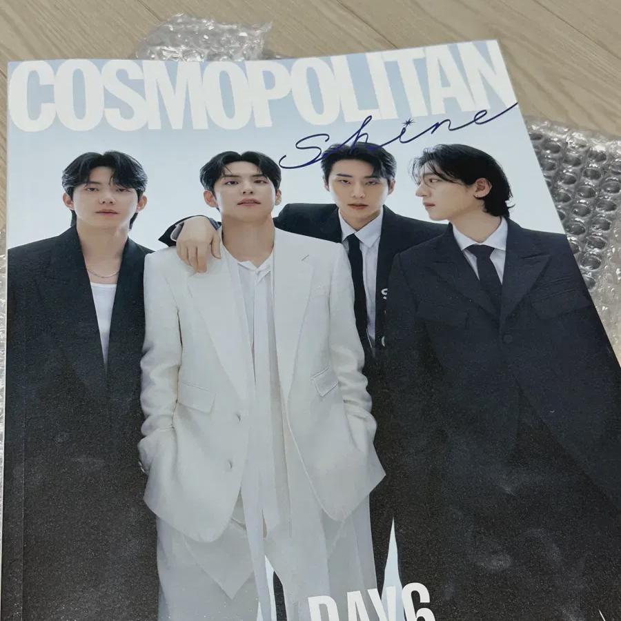 

DAY6 Космополитен Группи Версия