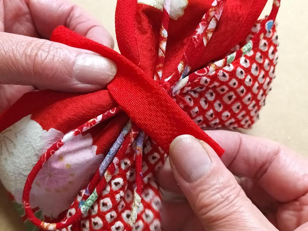 Craft Traditional Japanese Hair Flower and Wisteria Kimono Red Chirimen Fabric Tsumami-zaiku Kit Ornament, Ribbon,